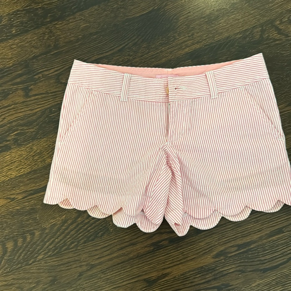 Lilly Pulitzer Seersucker pink and white scalloped shorts size 00